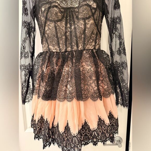 NWOT BRONX AND BANCO Daphne Illusion Corset Lace Mini Dress w Long Sleeve - Picture 13 of 16